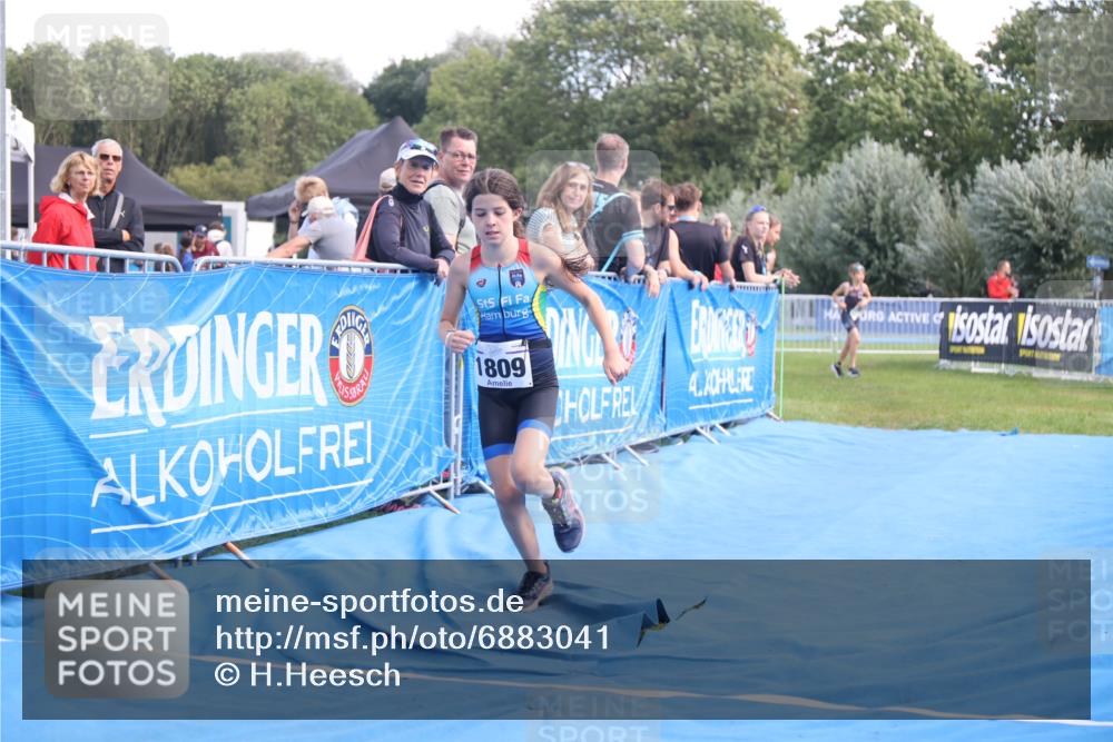 25.08.2024 - Elbe Triathlon Hamburg H.Heesch http://msf.ph/oto/6883041 25.08.2024 12:55:32 Ziel 1809, 1810 meine-sportfotos.de