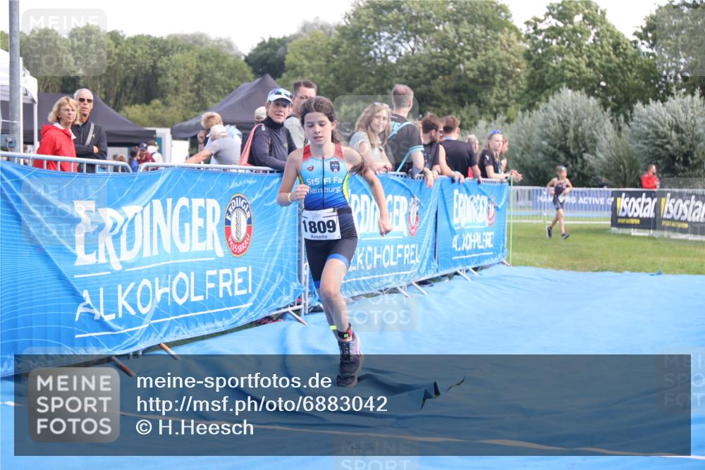 25.08.2024 - Elbe Triathlon Hamburg H.Heesch http://msf.ph/oto/6883042 25.08.2024 12:55:32 Ziel 1809, 1810 meine-sportfotos.de