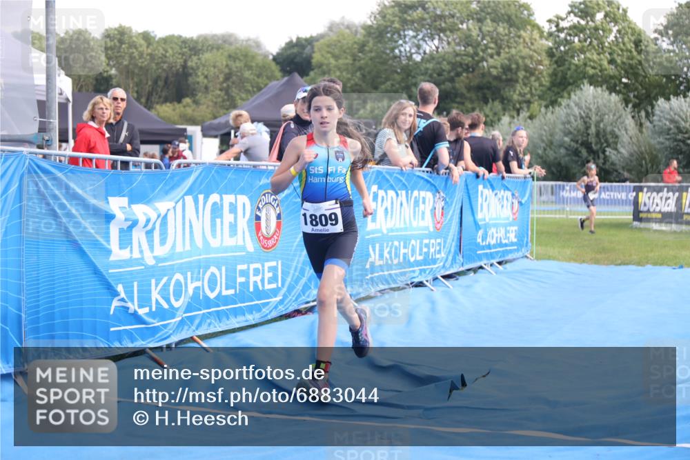 25.08.2024 - Elbe Triathlon Hamburg H.Heesch http://msf.ph/oto/6883044 25.08.2024 12:55:32 Ziel 1809, 1810 meine-sportfotos.de