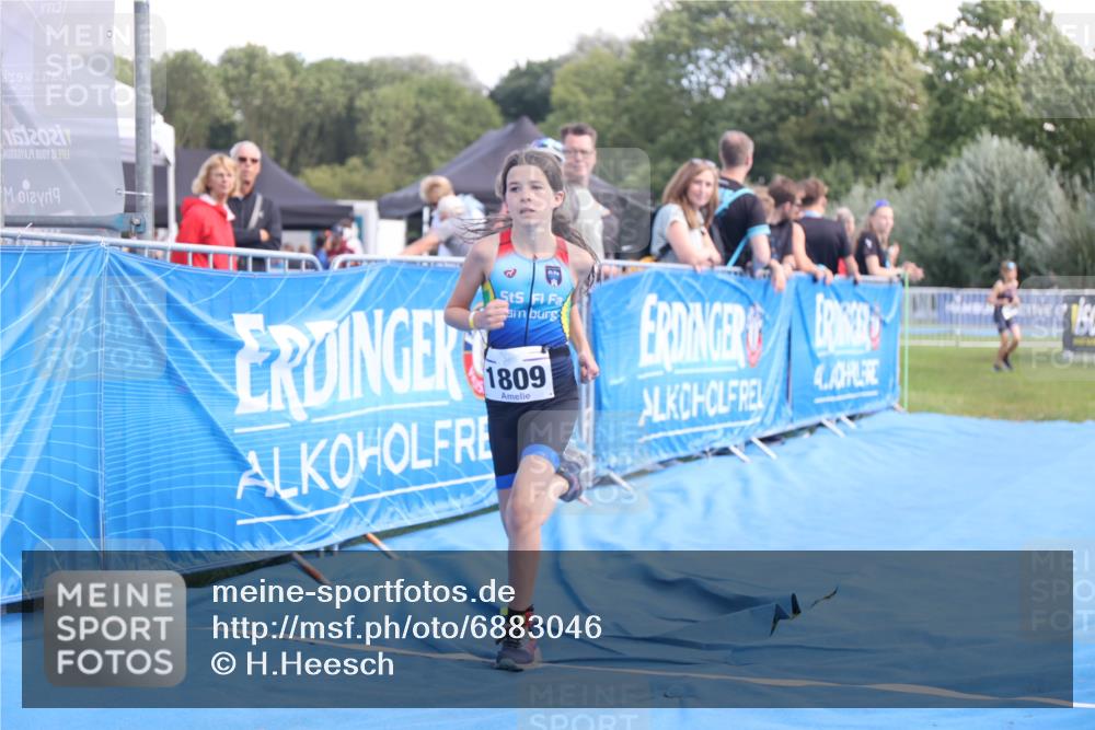 25.08.2024 - Elbe Triathlon Hamburg H.Heesch http://msf.ph/oto/6883046 25.08.2024 12:55:32 Ziel 1809, 1810 meine-sportfotos.de