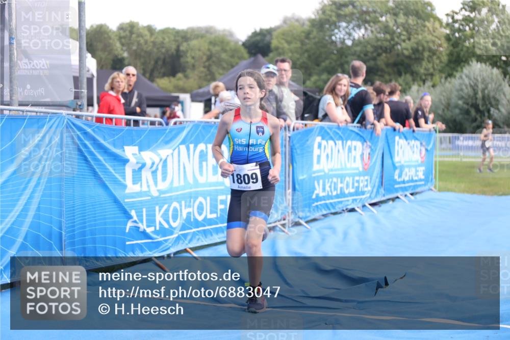 25.08.2024 - Elbe Triathlon Hamburg H.Heesch http://msf.ph/oto/6883047 25.08.2024 12:55:32 Ziel 1809, 1810 meine-sportfotos.de