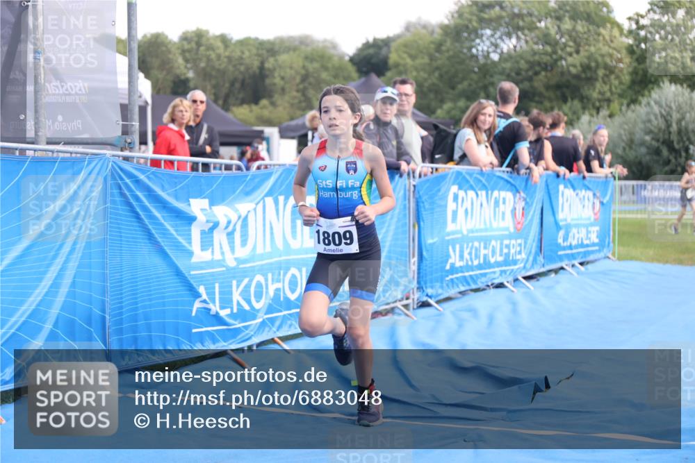 25.08.2024 - Elbe Triathlon Hamburg H.Heesch http://msf.ph/oto/6883048 25.08.2024 12:55:32 Ziel 1809, 1810 meine-sportfotos.de