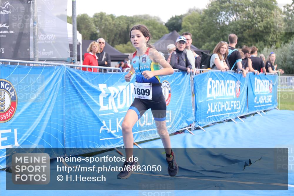 25.08.2024 - Elbe Triathlon Hamburg H.Heesch http://msf.ph/oto/6883050 25.08.2024 12:55:32 Ziel 1809, 1810 meine-sportfotos.de