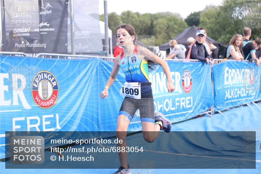 25.08.2024 - Elbe Triathlon Hamburg H.Heesch http://msf.ph/oto/6883054 25.08.2024 12:55:32 Ziel 1809, 1810 meine-sportfotos.de