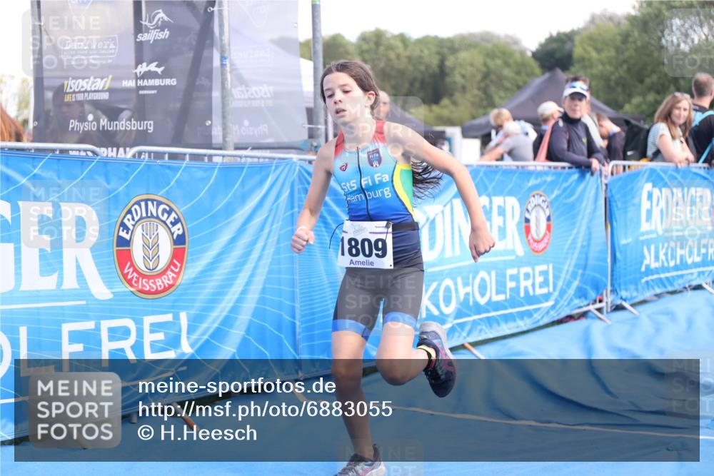 25.08.2024 - Elbe Triathlon Hamburg H.Heesch http://msf.ph/oto/6883055 25.08.2024 12:55:32 Ziel 1809, 1810 meine-sportfotos.de