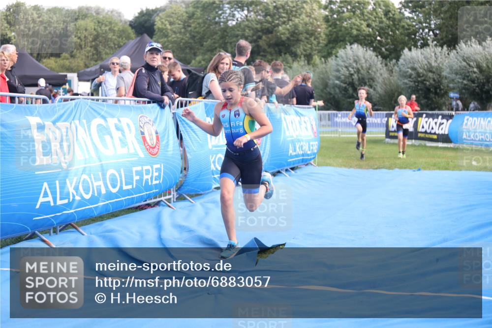 25.08.2024 - Elbe Triathlon Hamburg H.Heesch http://msf.ph/oto/6883057 25.08.2024 12:55:41 Ziel 1786, 1808, 1811 meine-sportfotos.de