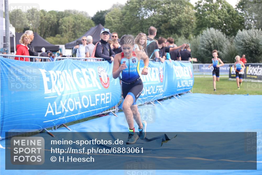 25.08.2024 - Elbe Triathlon Hamburg H.Heesch http://msf.ph/oto/6883061 25.08.2024 12:55:42 Ziel 1786, 1808, 1811 meine-sportfotos.de