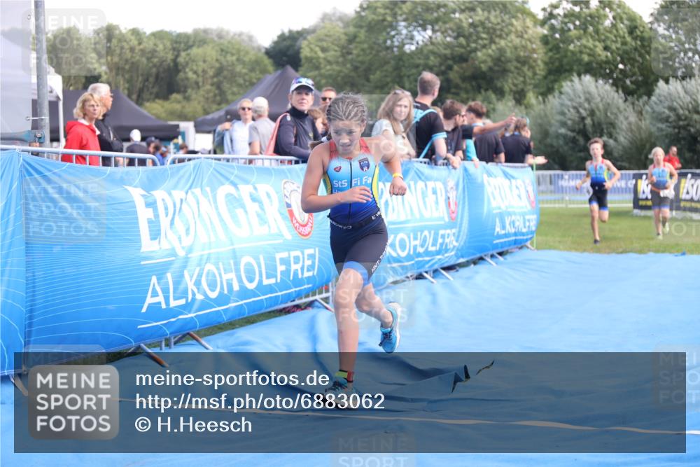 25.08.2024 - Elbe Triathlon Hamburg H.Heesch http://msf.ph/oto/6883062 25.08.2024 12:55:42 Ziel 1786, 1808, 1811 meine-sportfotos.de
