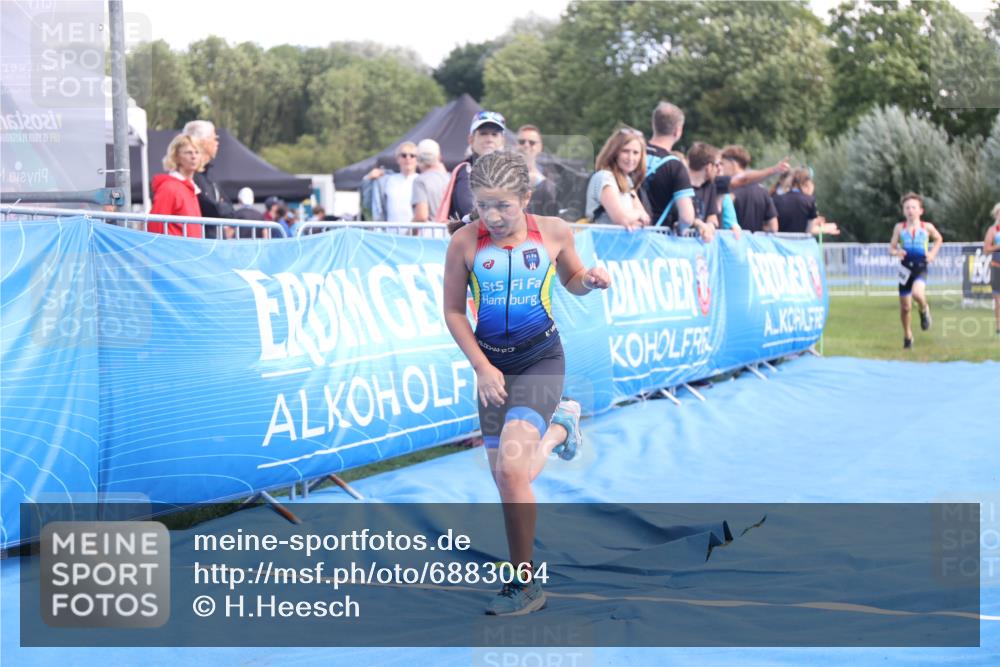 25.08.2024 - Elbe Triathlon Hamburg H.Heesch http://msf.ph/oto/6883064 25.08.2024 12:55:42 Ziel 1786, 1808, 1811 meine-sportfotos.de