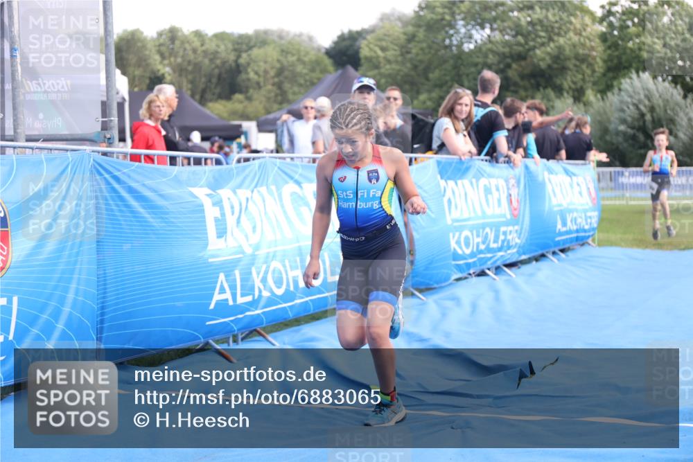 25.08.2024 - Elbe Triathlon Hamburg H.Heesch http://msf.ph/oto/6883065 25.08.2024 12:55:42 Ziel 1786, 1808, 1811 meine-sportfotos.de