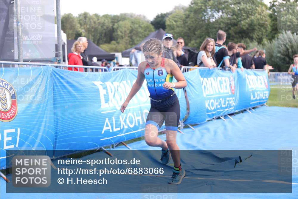 25.08.2024 - Elbe Triathlon Hamburg H.Heesch http://msf.ph/oto/6883066 25.08.2024 12:55:42 Ziel 1786, 1808, 1811 meine-sportfotos.de