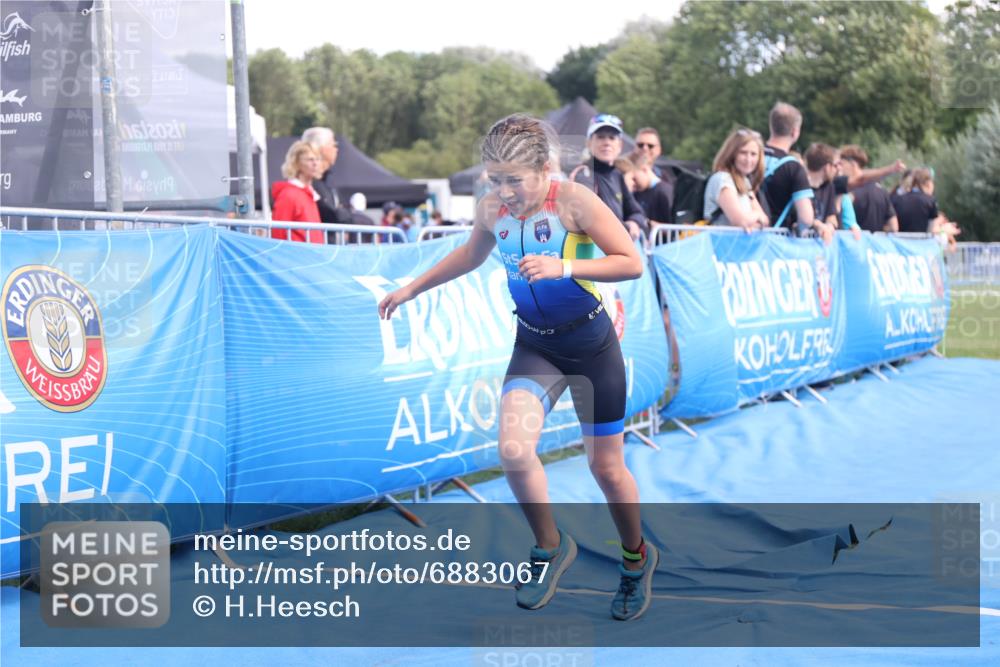 25.08.2024 - Elbe Triathlon Hamburg H.Heesch http://msf.ph/oto/6883067 25.08.2024 12:55:42 Ziel 1786, 1808, 1811 meine-sportfotos.de