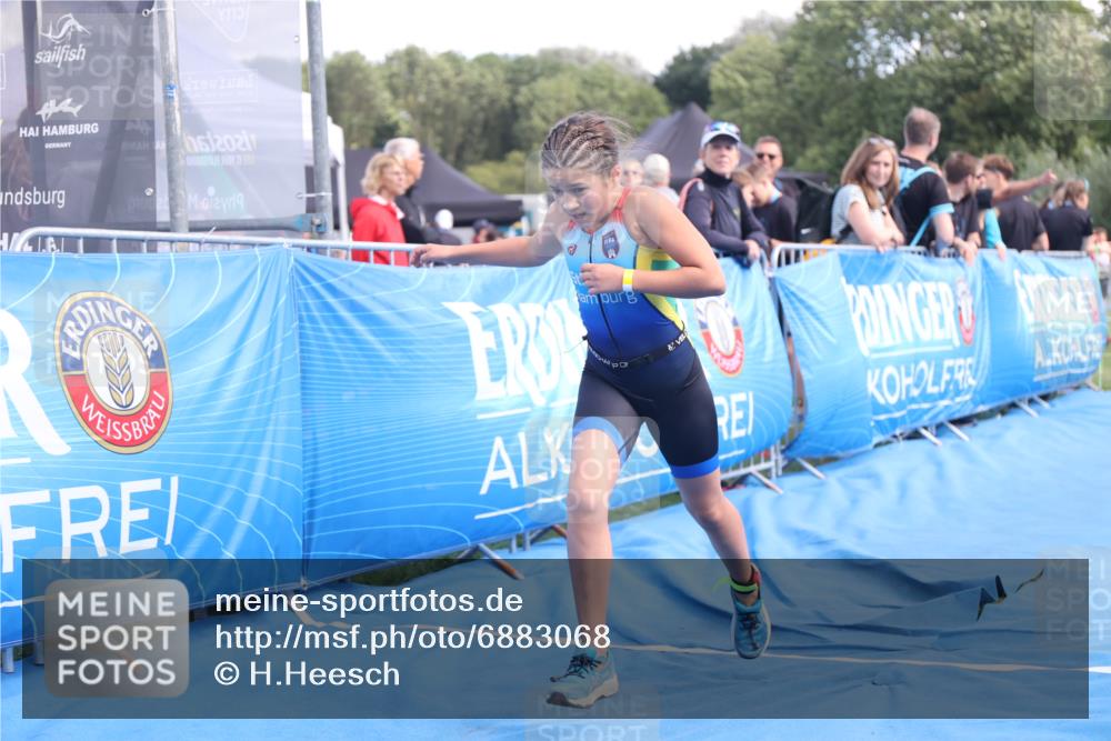 25.08.2024 - Elbe Triathlon Hamburg H.Heesch http://msf.ph/oto/6883068 25.08.2024 12:55:42 Ziel 1786, 1808, 1811 meine-sportfotos.de