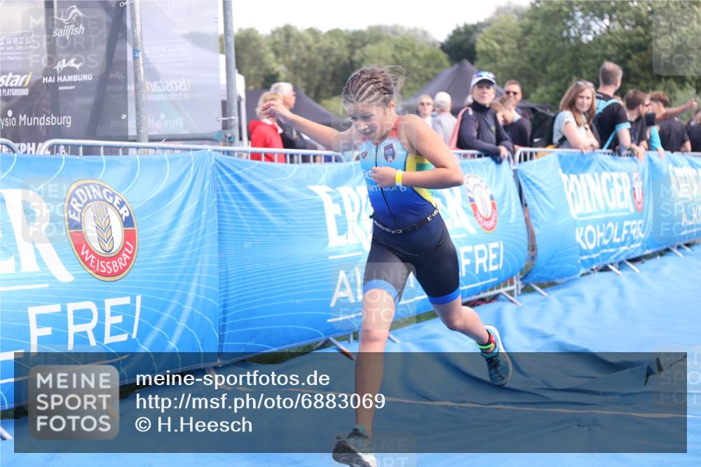 25.08.2024 - Elbe Triathlon Hamburg H.Heesch http://msf.ph/oto/6883069 25.08.2024 12:55:42 Ziel 1786, 1808, 1811 meine-sportfotos.de