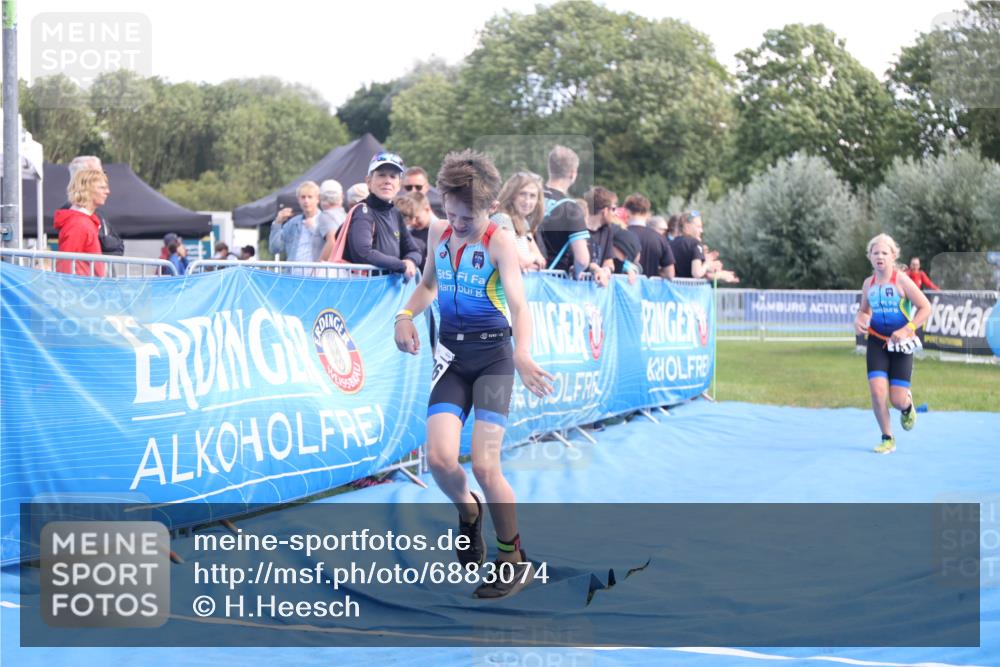 25.08.2024 - Elbe Triathlon Hamburg H.Heesch http://msf.ph/oto/6883074 25.08.2024 12:55:45 Ziel 1786, 1808, 1811 meine-sportfotos.de