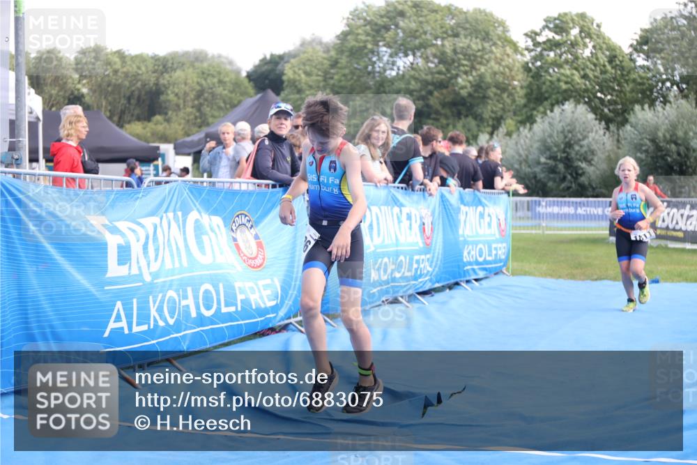25.08.2024 - Elbe Triathlon Hamburg H.Heesch http://msf.ph/oto/6883075 25.08.2024 12:55:45 Ziel 1786, 1808, 1811 meine-sportfotos.de