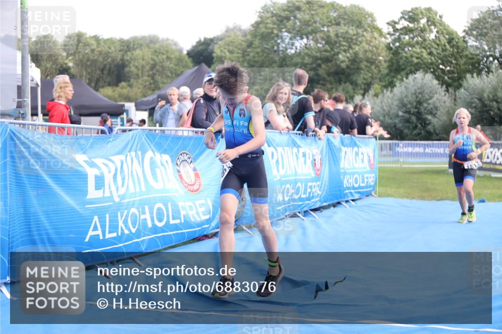 25.08.2024 - Elbe Triathlon Hamburg H.Heesch http://msf.ph/oto/6883076 25.08.2024 12:55:45 Ziel 1786, 1808, 1811 meine-sportfotos.de