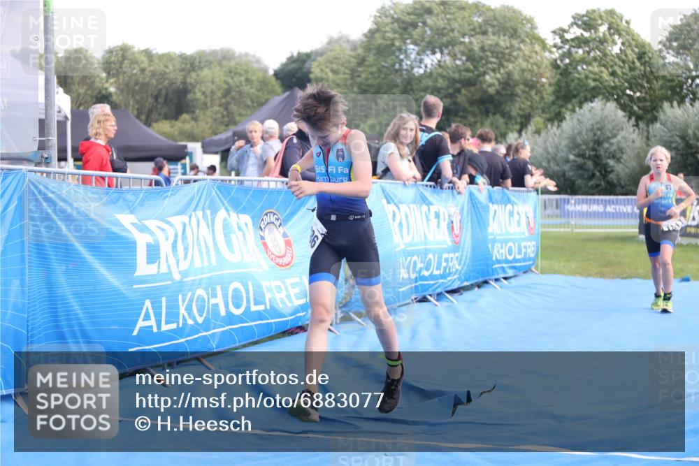 25.08.2024 - Elbe Triathlon Hamburg H.Heesch http://msf.ph/oto/6883077 25.08.2024 12:55:45 Ziel 1786, 1808, 1811 meine-sportfotos.de