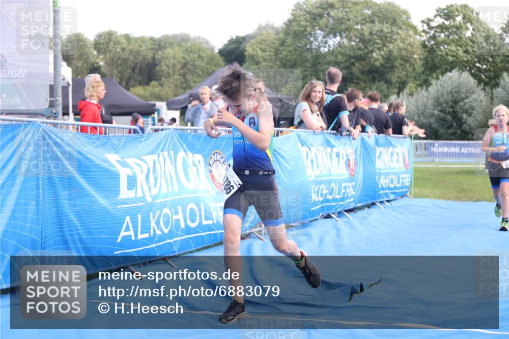 25.08.2024 - Elbe Triathlon Hamburg H.Heesch http://msf.ph/oto/6883079 25.08.2024 12:55:45 Ziel 1786, 1808, 1811 meine-sportfotos.de