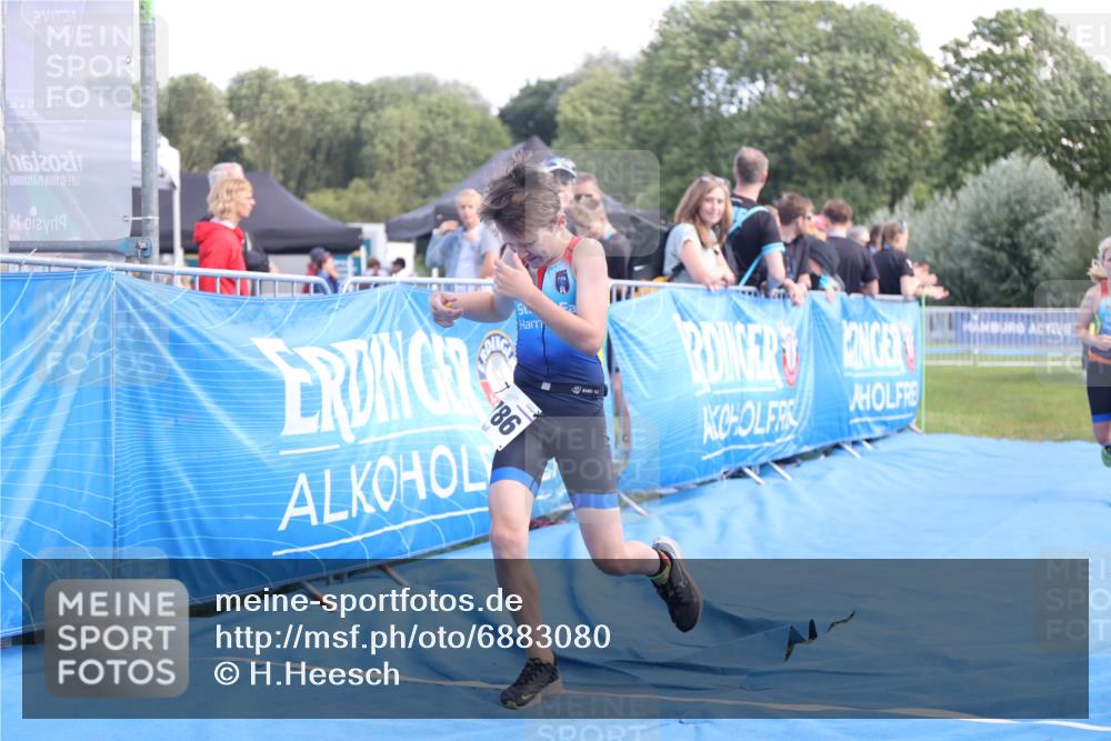 25.08.2024 - Elbe Triathlon Hamburg H.Heesch http://msf.ph/oto/6883080 25.08.2024 12:55:45 Ziel 1786, 1808, 1811 meine-sportfotos.de