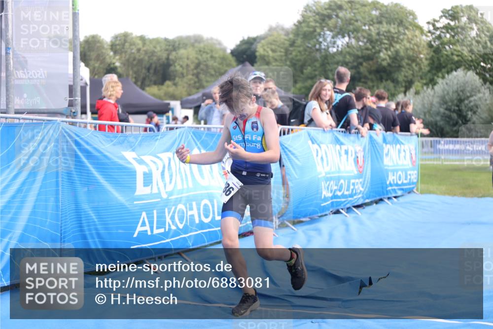 25.08.2024 - Elbe Triathlon Hamburg H.Heesch http://msf.ph/oto/6883081 25.08.2024 12:55:45 Ziel 1786, 1808, 1811 meine-sportfotos.de