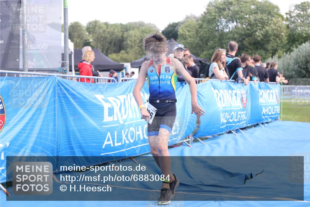 25.08.2024 - Elbe Triathlon Hamburg H.Heesch http://msf.ph/oto/6883084 25.08.2024 12:55:46 Ziel 1786, 1808, 1811 meine-sportfotos.de