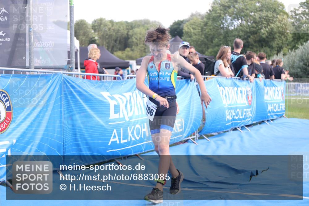 25.08.2024 - Elbe Triathlon Hamburg H.Heesch http://msf.ph/oto/6883085 25.08.2024 12:55:46 Ziel 1786, 1808, 1811 meine-sportfotos.de