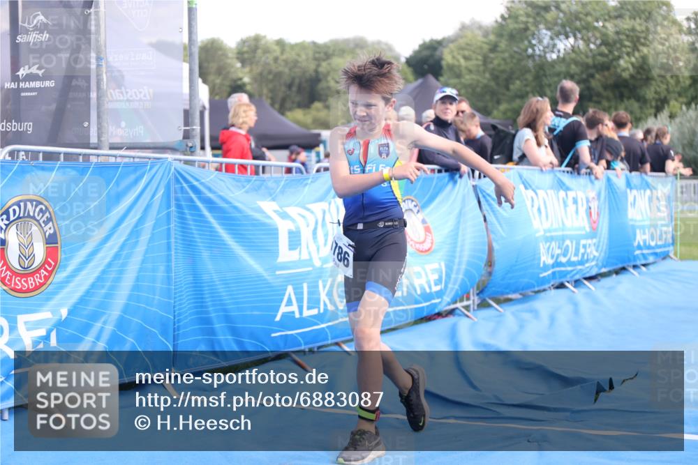 25.08.2024 - Elbe Triathlon Hamburg H.Heesch http://msf.ph/oto/6883087 25.08.2024 12:55:46 Ziel 1786, 1808, 1811 meine-sportfotos.de