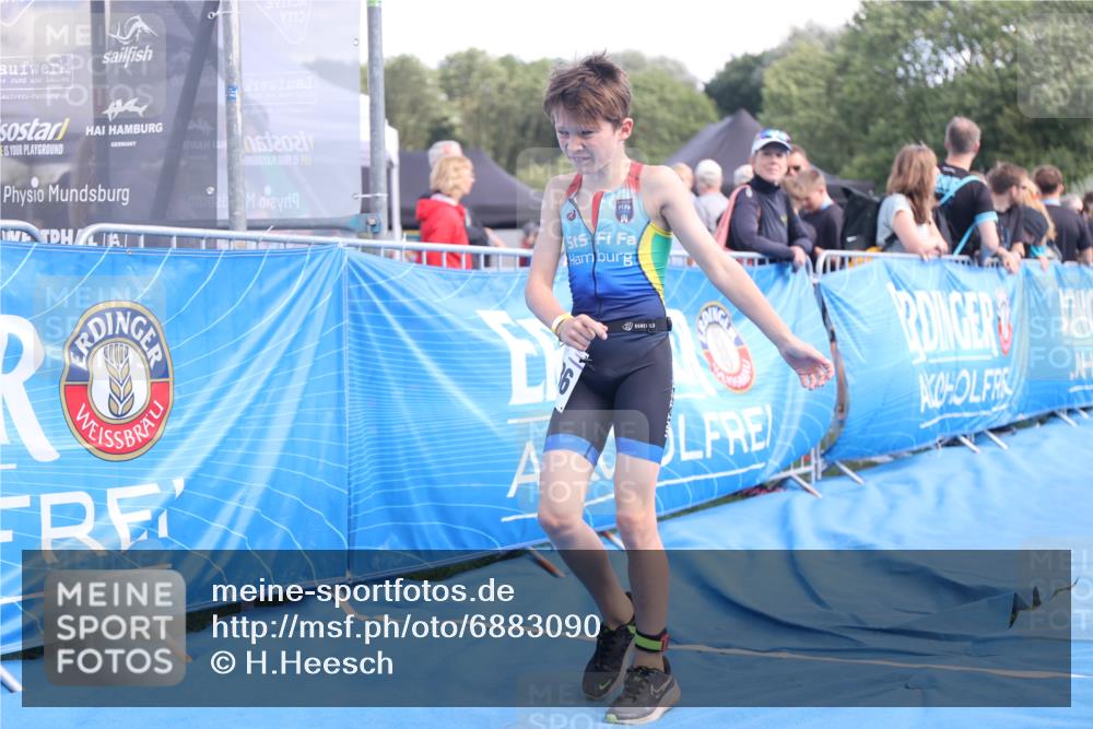 25.08.2024 - Elbe Triathlon Hamburg H.Heesch http://msf.ph/oto/6883090 25.08.2024 12:55:46 Ziel 1786, 1808, 1811 meine-sportfotos.de