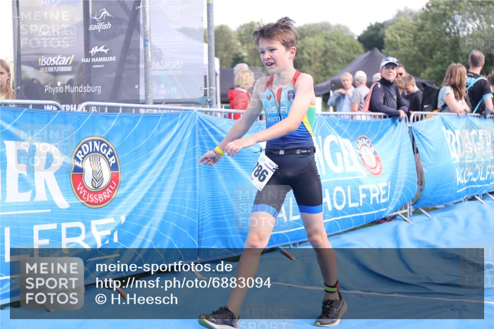 25.08.2024 - Elbe Triathlon Hamburg H.Heesch http://msf.ph/oto/6883094 25.08.2024 12:55:46 Ziel 1786, 1808, 1811 meine-sportfotos.de