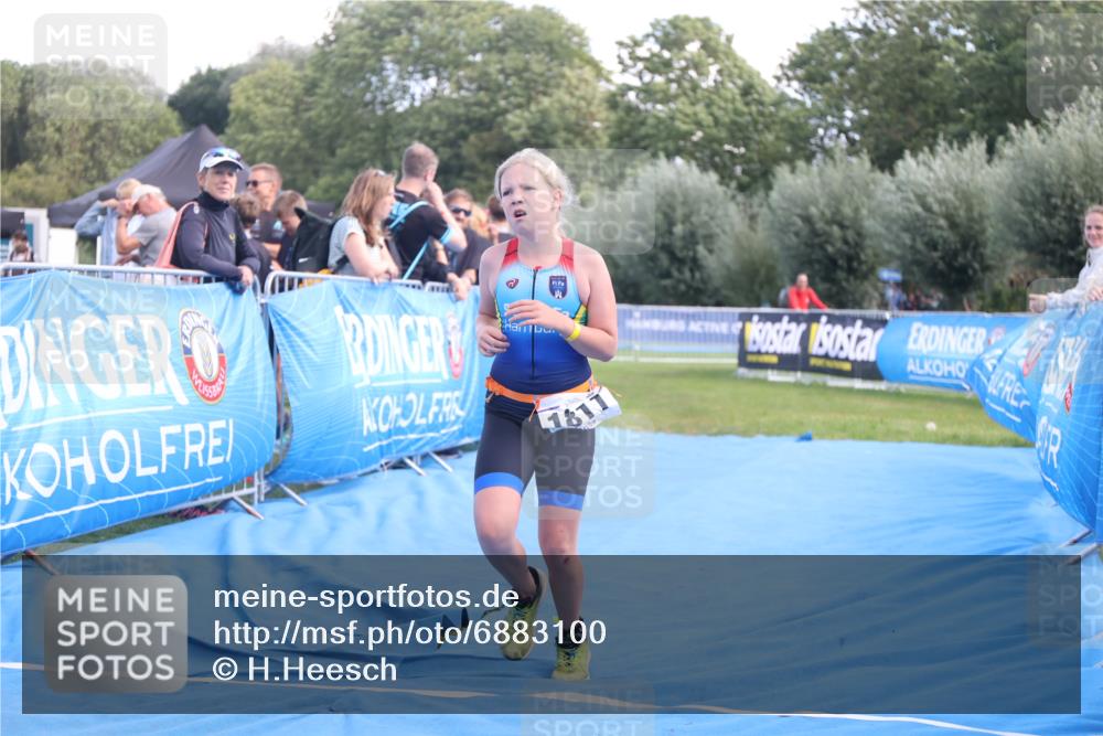 25.08.2024 - Elbe Triathlon Hamburg H.Heesch http://msf.ph/oto/6883100 25.08.2024 12:55:47 Ziel 1786, 1808, 1811 meine-sportfotos.de