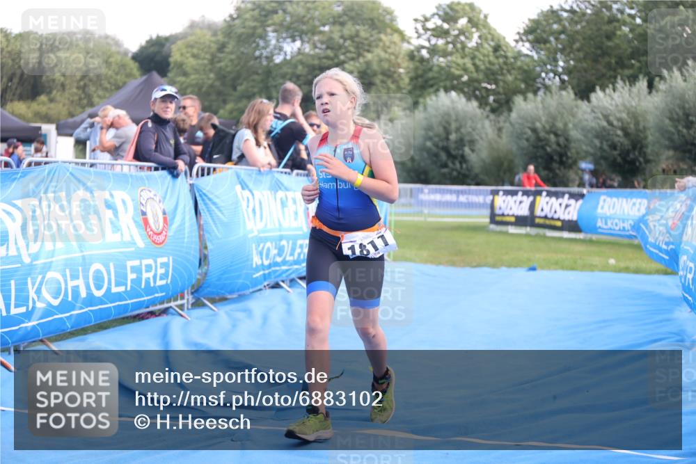 25.08.2024 - Elbe Triathlon Hamburg H.Heesch http://msf.ph/oto/6883102 25.08.2024 12:55:47 Ziel 1786, 1808, 1811 meine-sportfotos.de