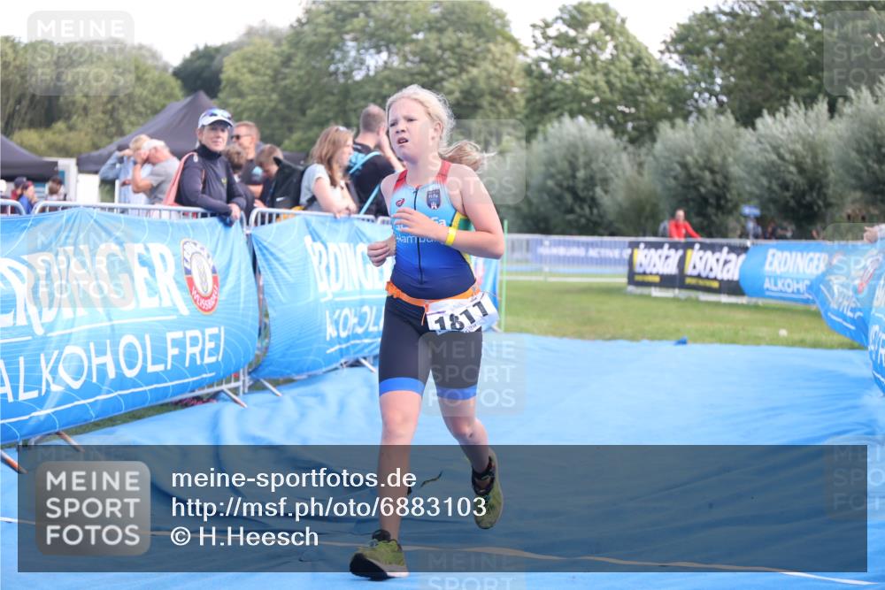 25.08.2024 - Elbe Triathlon Hamburg H.Heesch http://msf.ph/oto/6883103 25.08.2024 12:55:48 Ziel 1786, 1808, 1811 meine-sportfotos.de