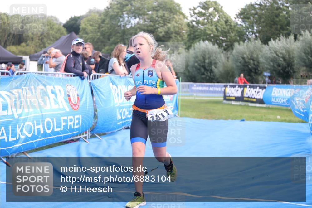 25.08.2024 - Elbe Triathlon Hamburg H.Heesch http://msf.ph/oto/6883104 25.08.2024 12:55:48 Ziel 1786, 1808, 1811 meine-sportfotos.de