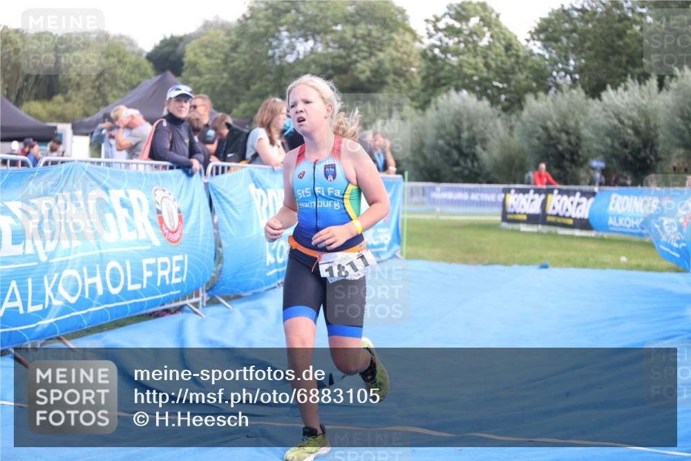 25.08.2024 - Elbe Triathlon Hamburg H.Heesch http://msf.ph/oto/6883105 25.08.2024 12:55:48 Ziel 1786, 1808, 1811 meine-sportfotos.de