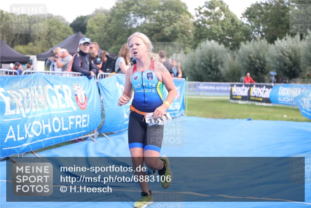 25.08.2024 - Elbe Triathlon Hamburg H.Heesch http://msf.ph/oto/6883106 25.08.2024 12:55:48 Ziel 1786, 1808, 1811 meine-sportfotos.de