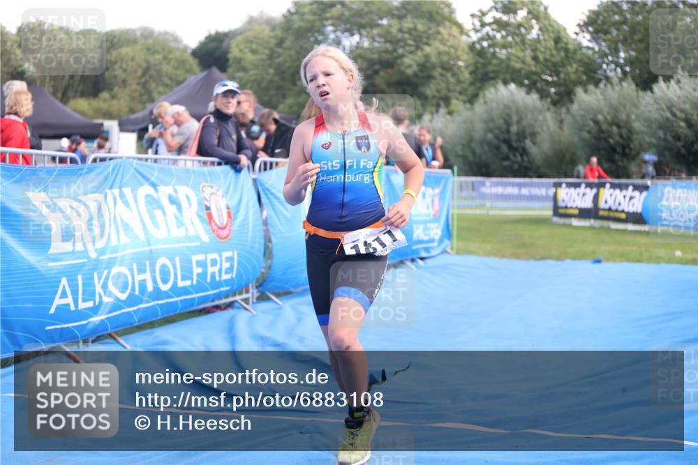 25.08.2024 - Elbe Triathlon Hamburg H.Heesch http://msf.ph/oto/6883108 25.08.2024 12:55:48 Ziel 1786, 1808, 1811 meine-sportfotos.de