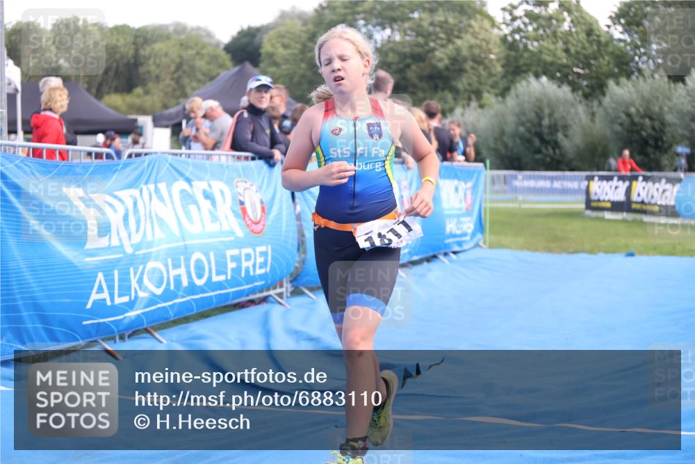 25.08.2024 - Elbe Triathlon Hamburg H.Heesch http://msf.ph/oto/6883110 25.08.2024 12:55:48 Ziel 1786, 1808, 1811 meine-sportfotos.de