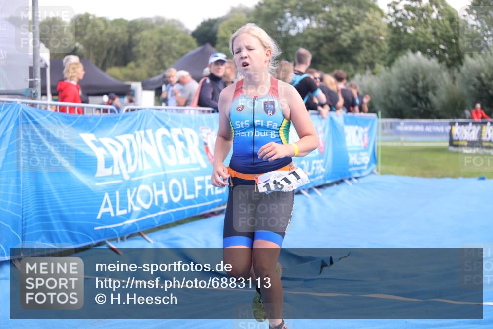 25.08.2024 - Elbe Triathlon Hamburg H.Heesch http://msf.ph/oto/6883113 25.08.2024 12:55:48 Ziel 1786, 1808, 1811 meine-sportfotos.de