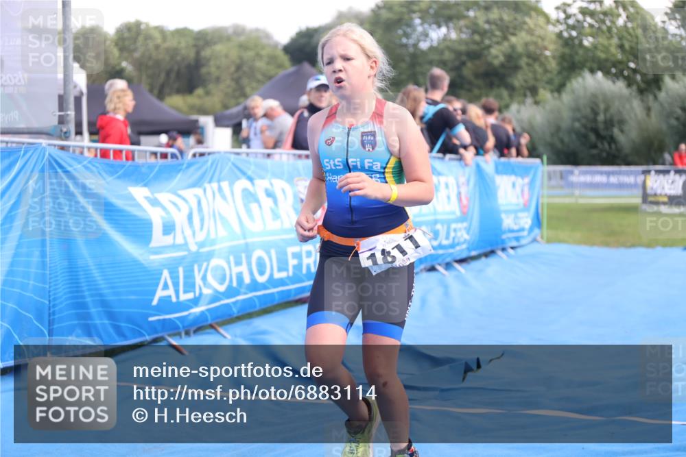 25.08.2024 - Elbe Triathlon Hamburg H.Heesch http://msf.ph/oto/6883114 25.08.2024 12:55:48 Ziel 1786, 1808, 1811 meine-sportfotos.de