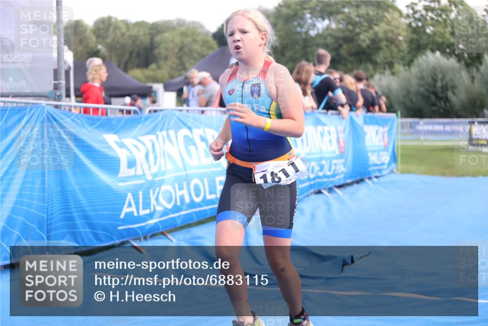 25.08.2024 - Elbe Triathlon Hamburg H.Heesch http://msf.ph/oto/6883115 25.08.2024 12:55:48 Ziel 1786, 1808, 1811 meine-sportfotos.de