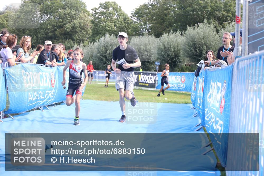 25.08.2024 - Elbe Triathlon Hamburg H.Heesch http://msf.ph/oto/6883150 25.08.2024 12:58:06 Ziel 1604, 1792, 1793 meine-sportfotos.de