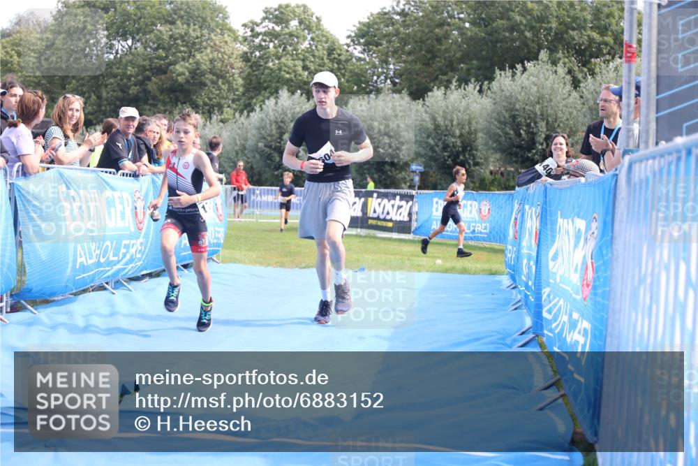 25.08.2024 - Elbe Triathlon Hamburg H.Heesch http://msf.ph/oto/6883152 25.08.2024 12:58:06 Ziel 1604, 1792, 1793 meine-sportfotos.de