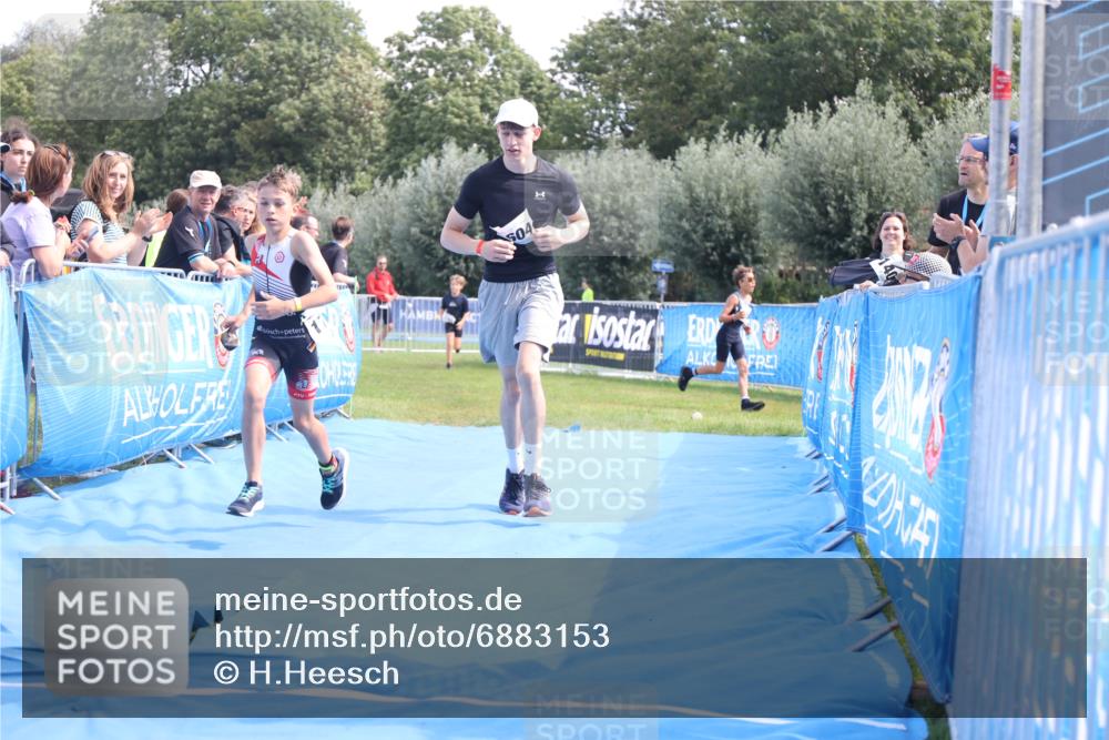 25.08.2024 - Elbe Triathlon Hamburg H.Heesch http://msf.ph/oto/6883153 25.08.2024 12:58:06 Ziel 1604, 1792, 1793 meine-sportfotos.de