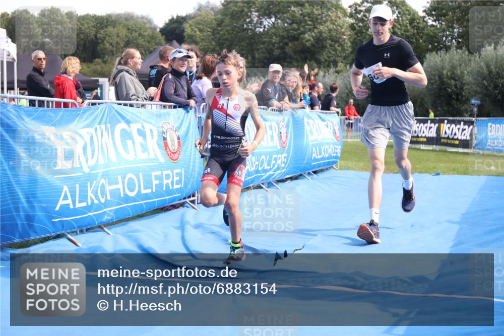 25.08.2024 - Elbe Triathlon Hamburg H.Heesch http://msf.ph/oto/6883154 25.08.2024 12:58:06 Ziel 1604, 1792, 1793 meine-sportfotos.de