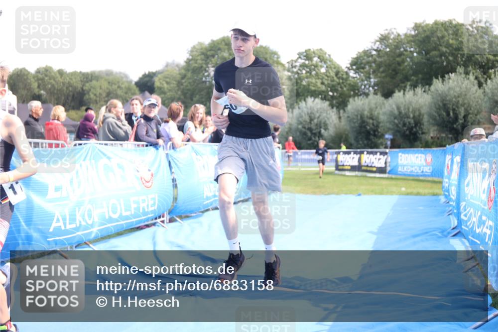 25.08.2024 - Elbe Triathlon Hamburg H.Heesch http://msf.ph/oto/6883158 25.08.2024 12:58:07 Ziel 1604, 1792, 1793 meine-sportfotos.de
