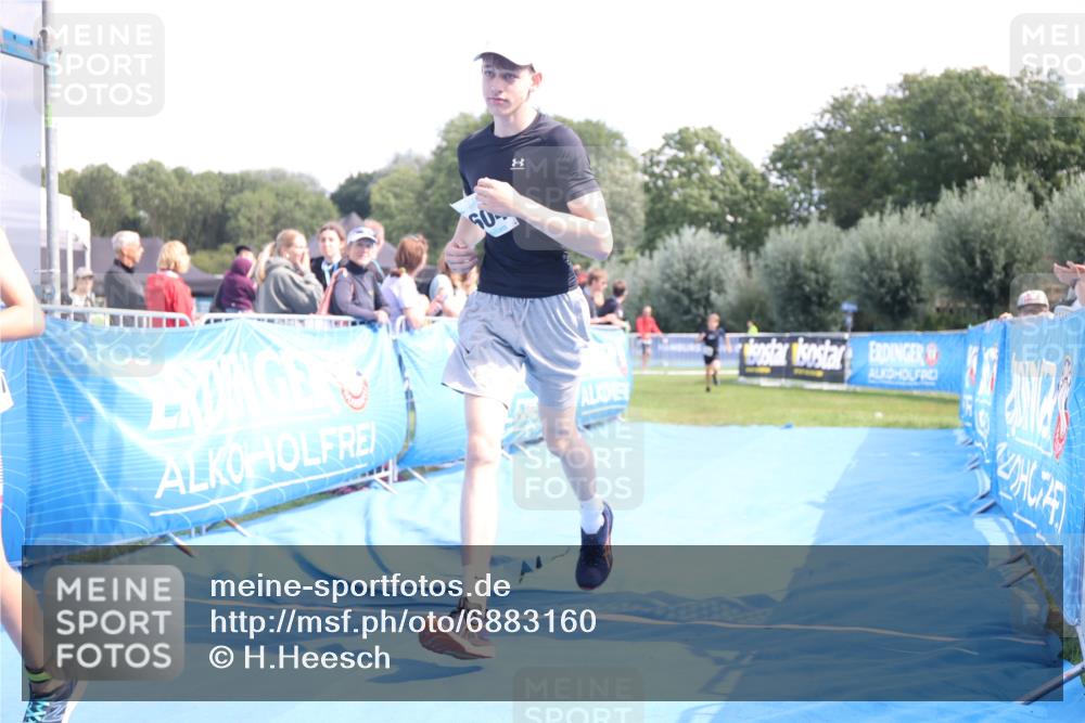 25.08.2024 - Elbe Triathlon Hamburg H.Heesch http://msf.ph/oto/6883160 25.08.2024 12:58:07 Ziel 1604, 1792, 1793 meine-sportfotos.de
