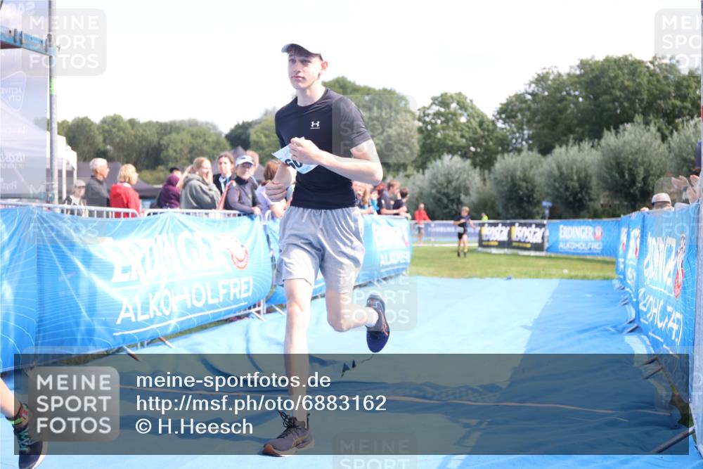 25.08.2024 - Elbe Triathlon Hamburg H.Heesch http://msf.ph/oto/6883162 25.08.2024 12:58:07 Ziel 1604, 1792, 1793 meine-sportfotos.de