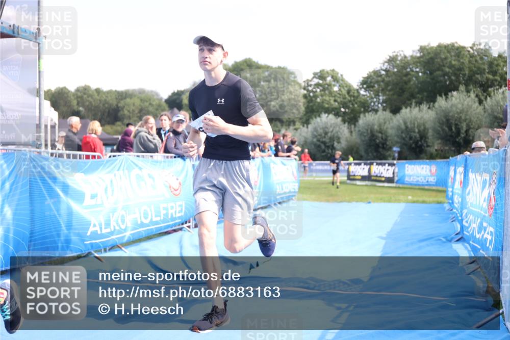 25.08.2024 - Elbe Triathlon Hamburg H.Heesch http://msf.ph/oto/6883163 25.08.2024 12:58:07 Ziel 1604, 1792, 1793 meine-sportfotos.de