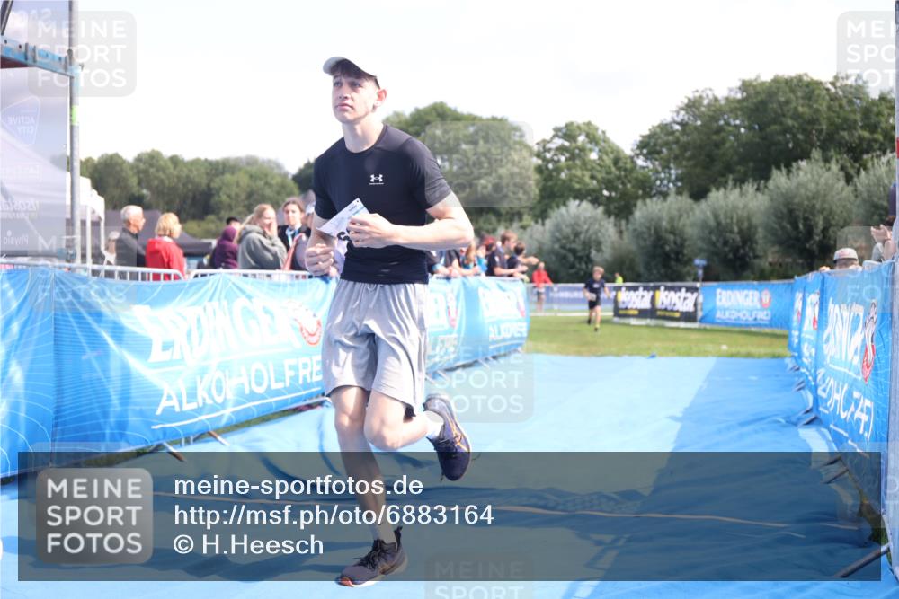 25.08.2024 - Elbe Triathlon Hamburg H.Heesch http://msf.ph/oto/6883164 25.08.2024 12:58:07 Ziel 1604, 1792, 1793 meine-sportfotos.de
